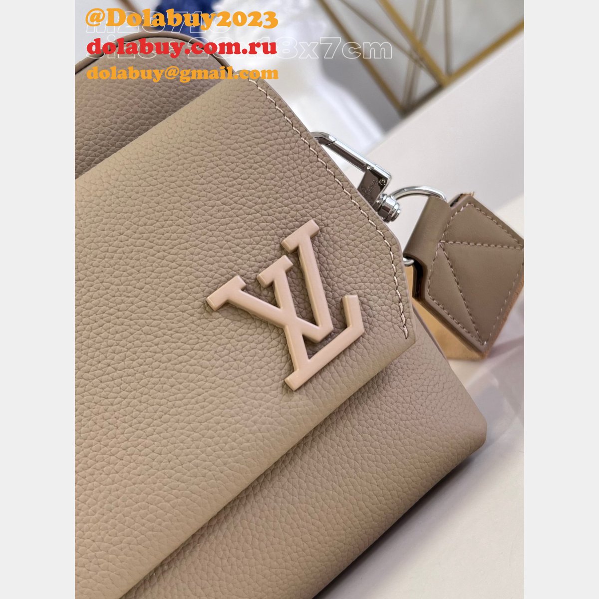 7 Star Fastline Messenger LV Aerogram M23710 Replica Louis Vuitton Bag