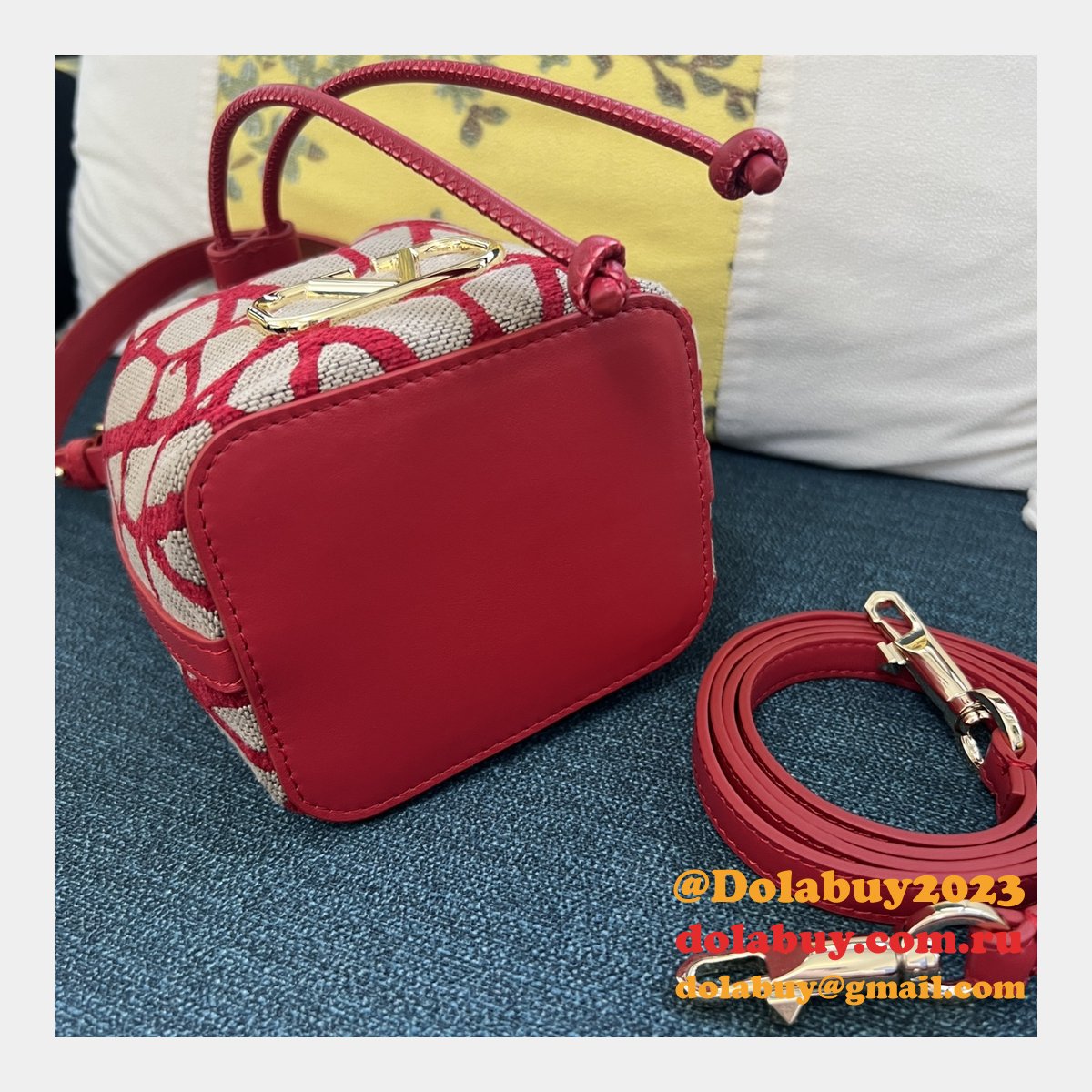 Designer VALENTINO GARAVANI V mini basket handbag