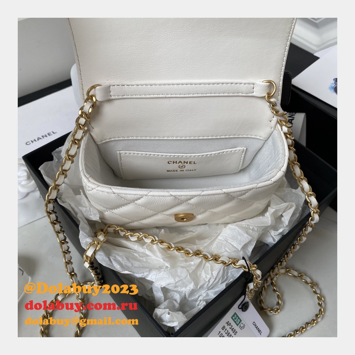 Inspired AP3485 Clutch With Chain Replica Shiny Bags