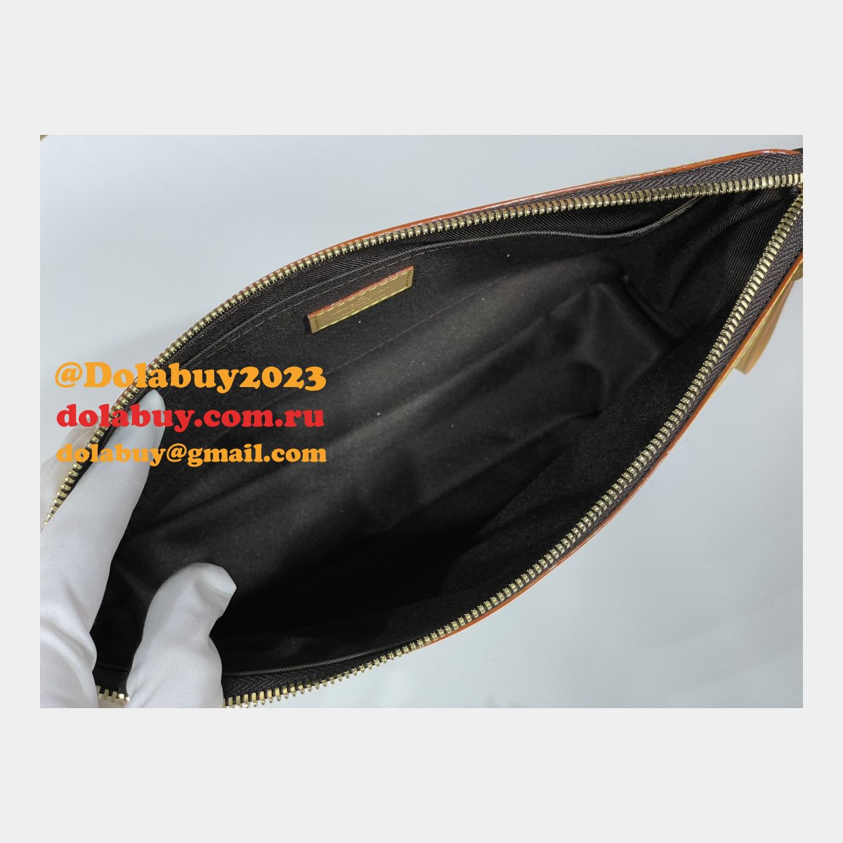 Fashion Louis Vuitton M83568 Pochette Voyage Souple Replica Bag