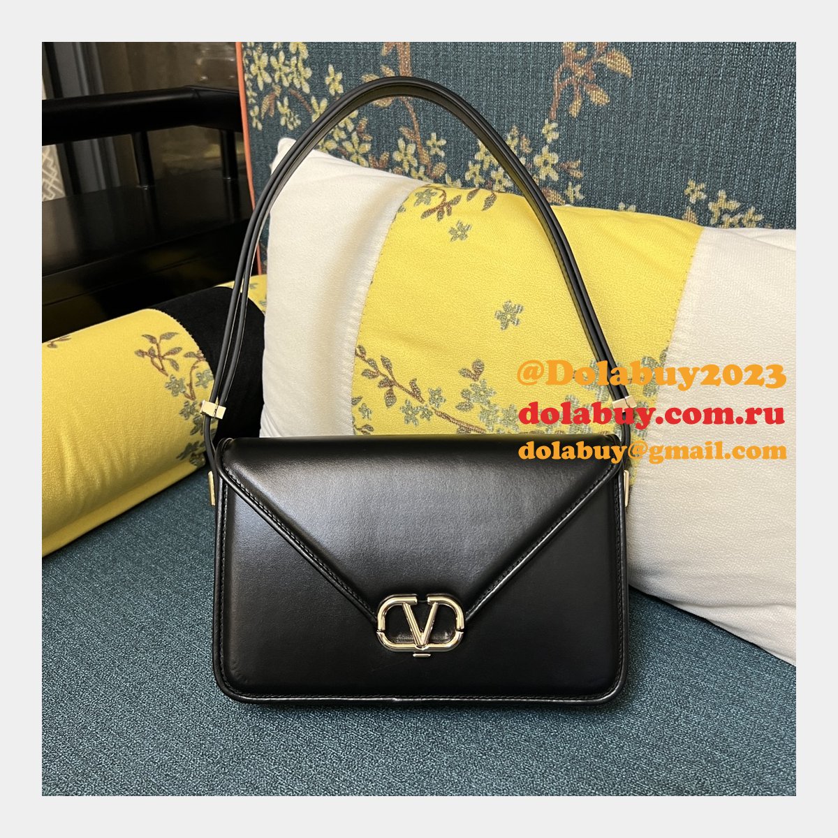 Wholesale VALENTINO GARAVANI LETTER VLOGO SIGNATURE handbag
