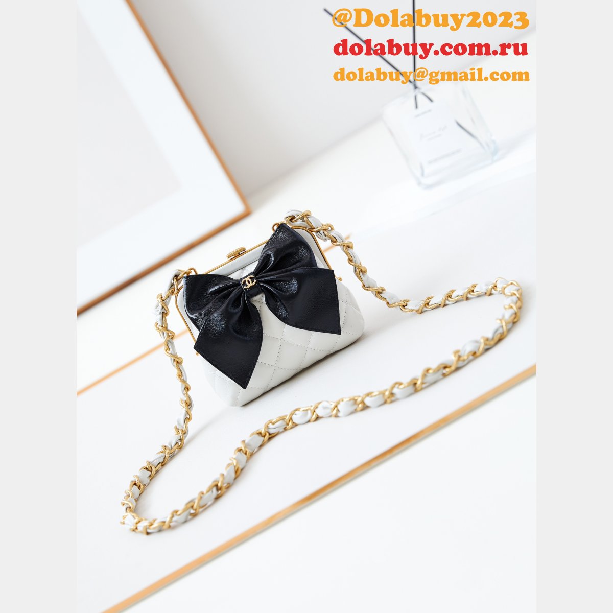 Perfect Replicas AP4028 Clutch With Chain 1:1 Mirror Bag