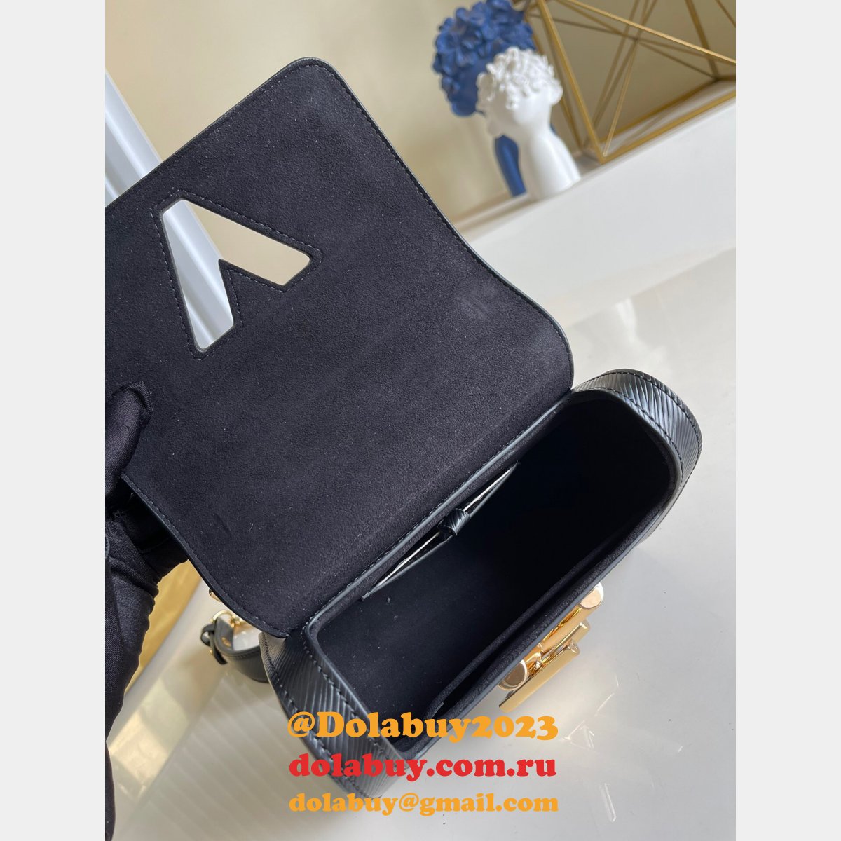 Louis Vuitton Replicas Twist PM Epi Leather M50332 Black/White 7 Star