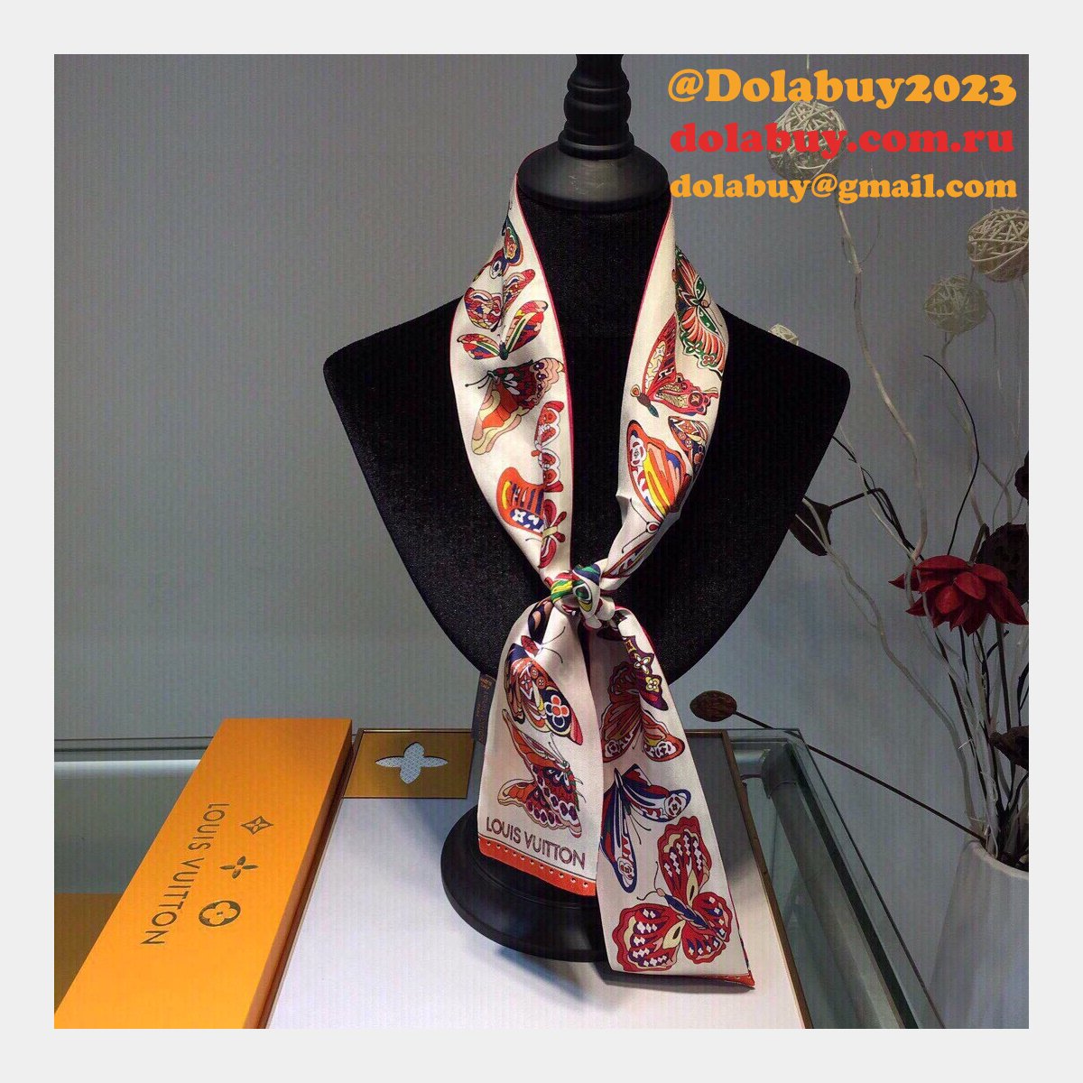 Louis Vuitton Straps bow tie streamers