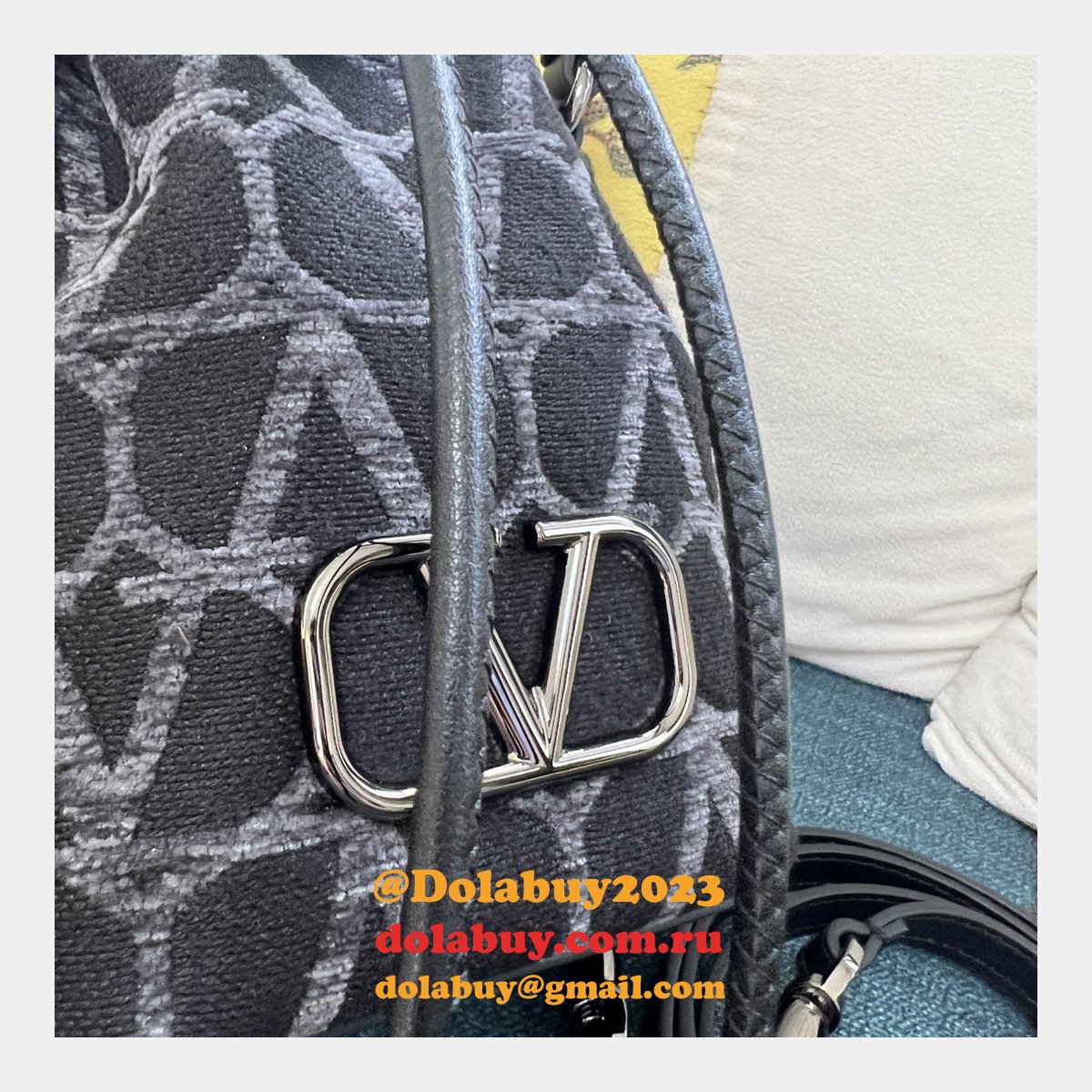 Designer VALENTINO GARAVANI V mini basket handbag