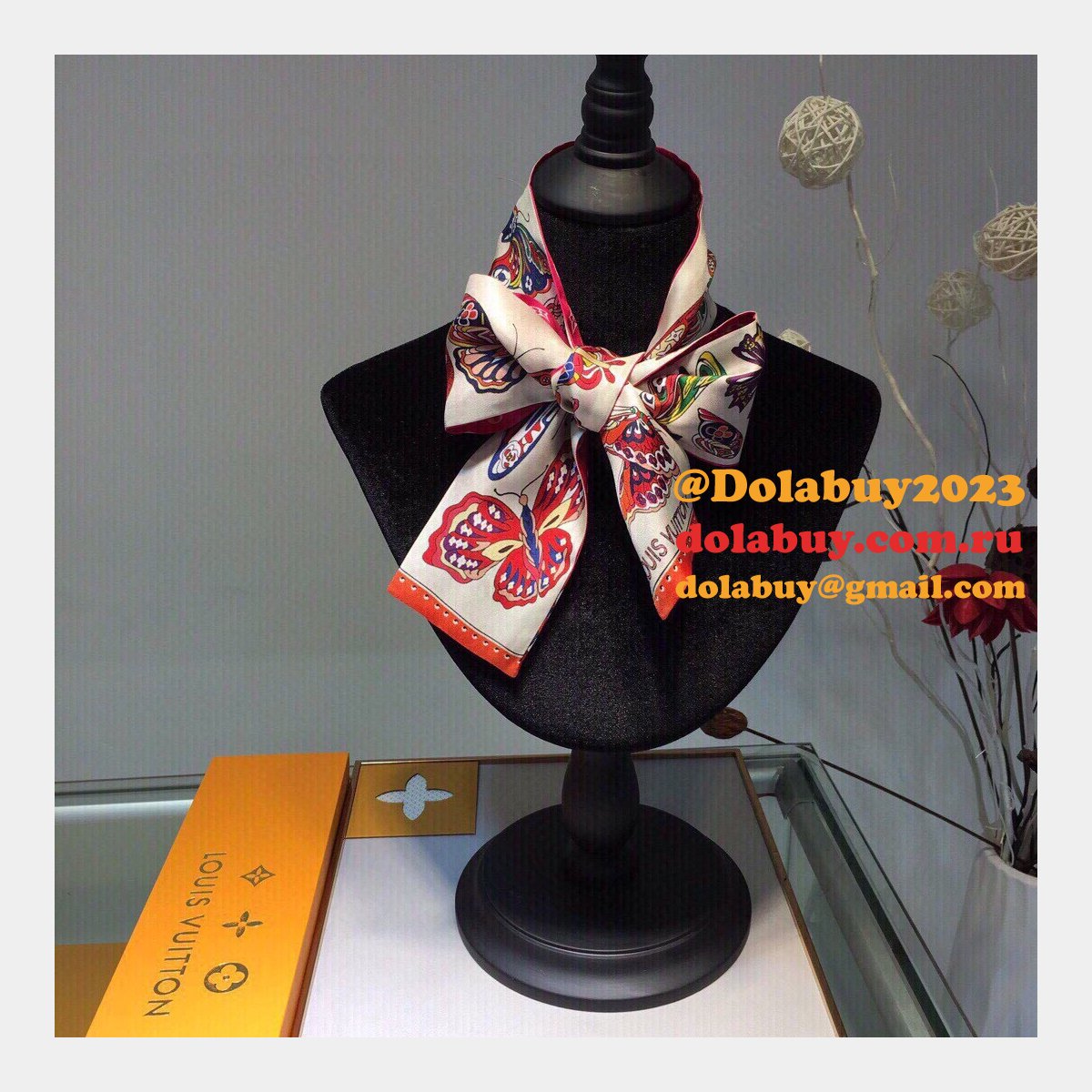 Louis Vuitton Straps bow tie streamers