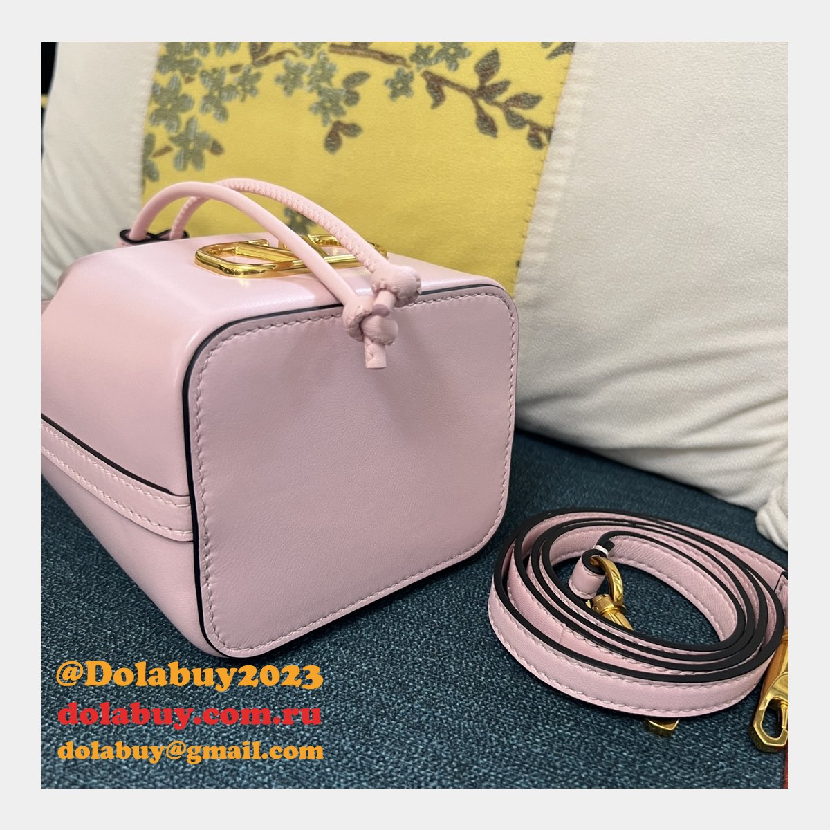 Perfect Wholesale VALENTINO GARAVANI V MINI BASKET HANDBAG