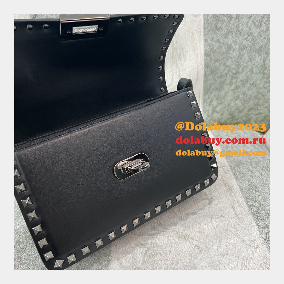 Luxury Valentino Garavani Rockstud Calf Large Bag