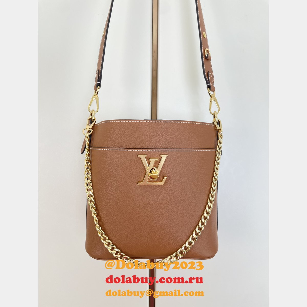 Lock and Walk Lockme M24165/M24006 7 Star Replicas Louis Vuitton Bag