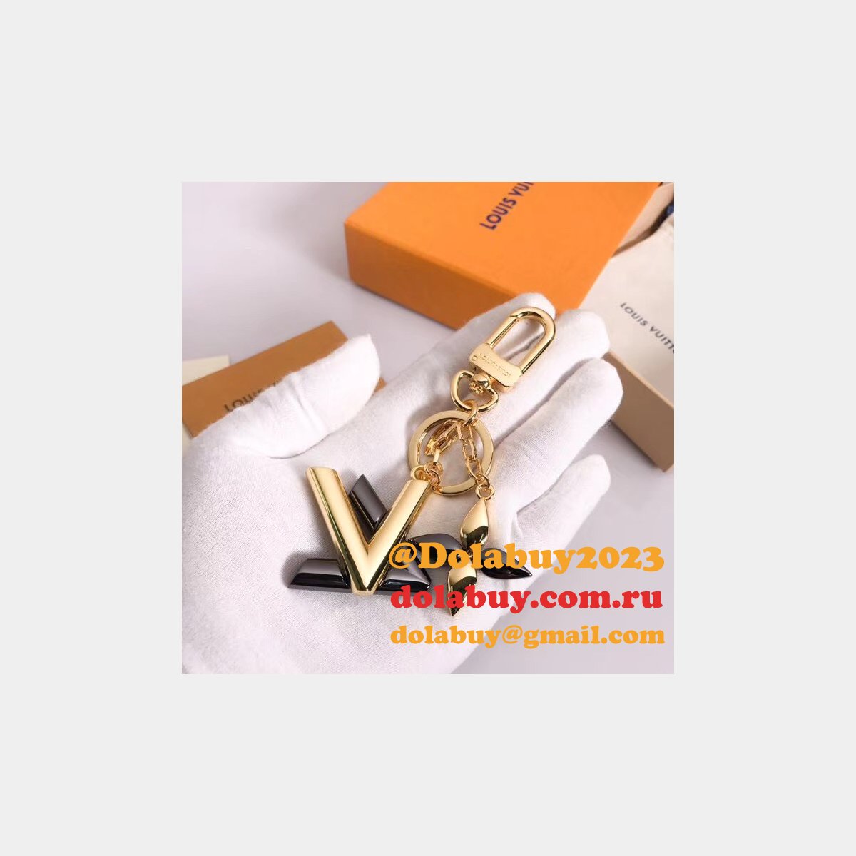 Louis Vuitton Twist bag charm M68197 Gold/silvery