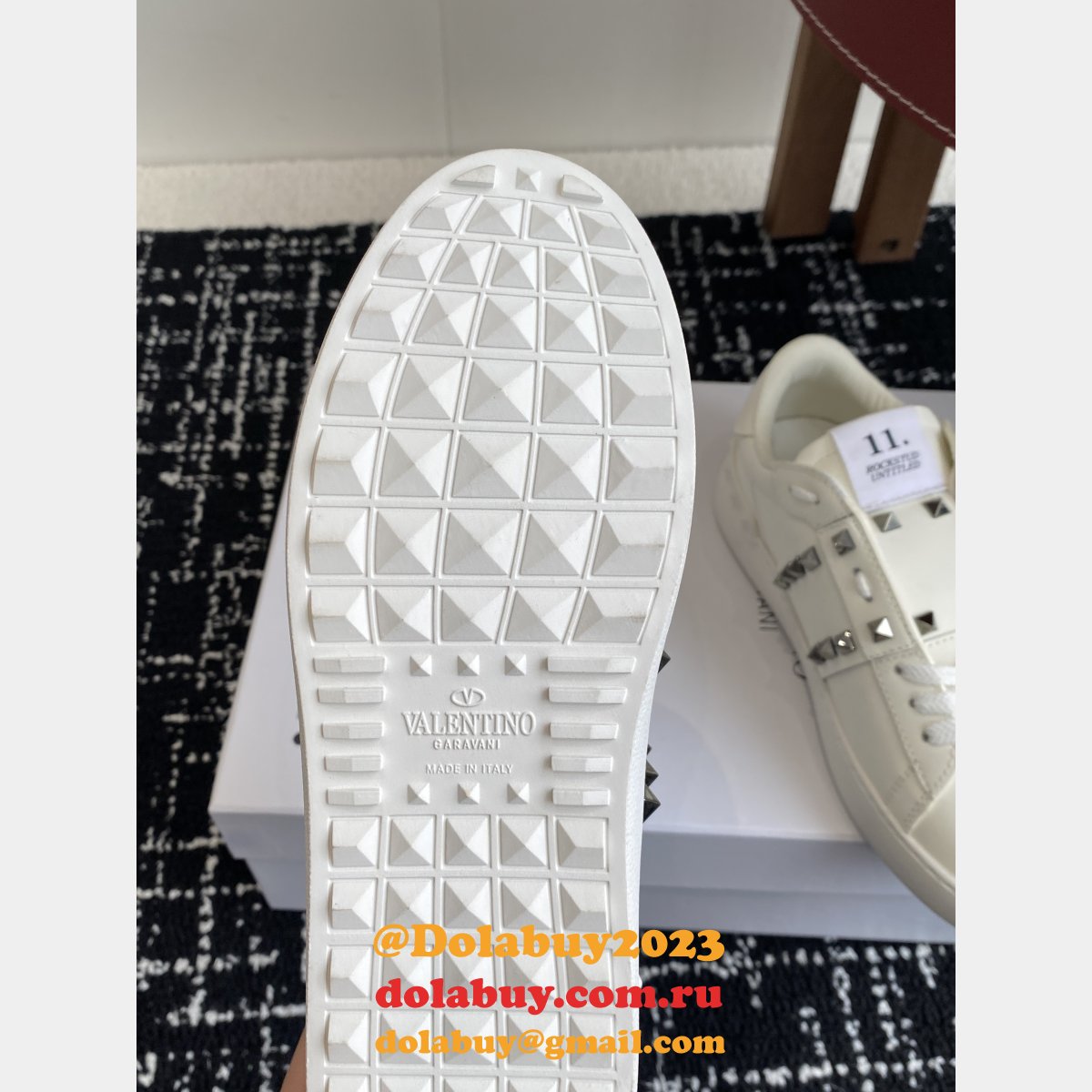 ROCKSTUD UNTITLED SNEAKER IN CALFSKIN LEATHER