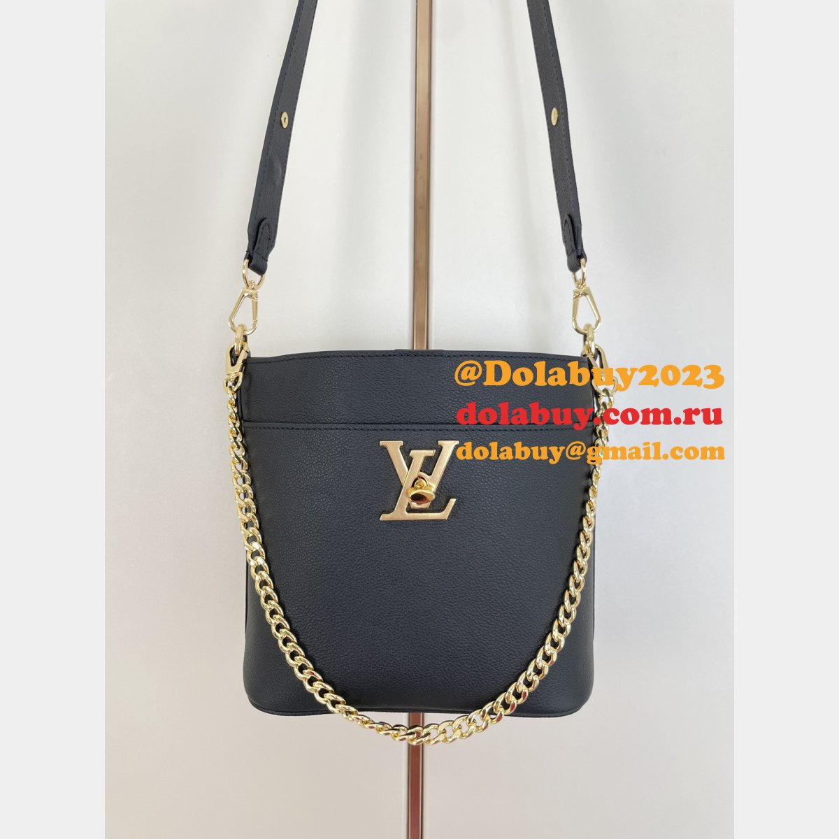 Lock and Walk Lockme M24165/M24006 7 Star Replicas Louis Vuitton Bag