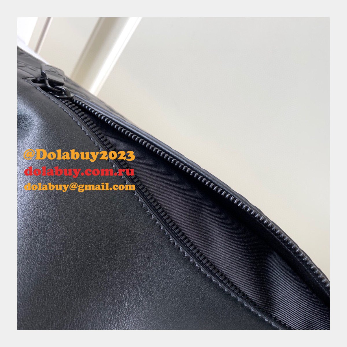 Discovery Bumbag G65 in Black Bags M44388 Replica Louis Vuitton