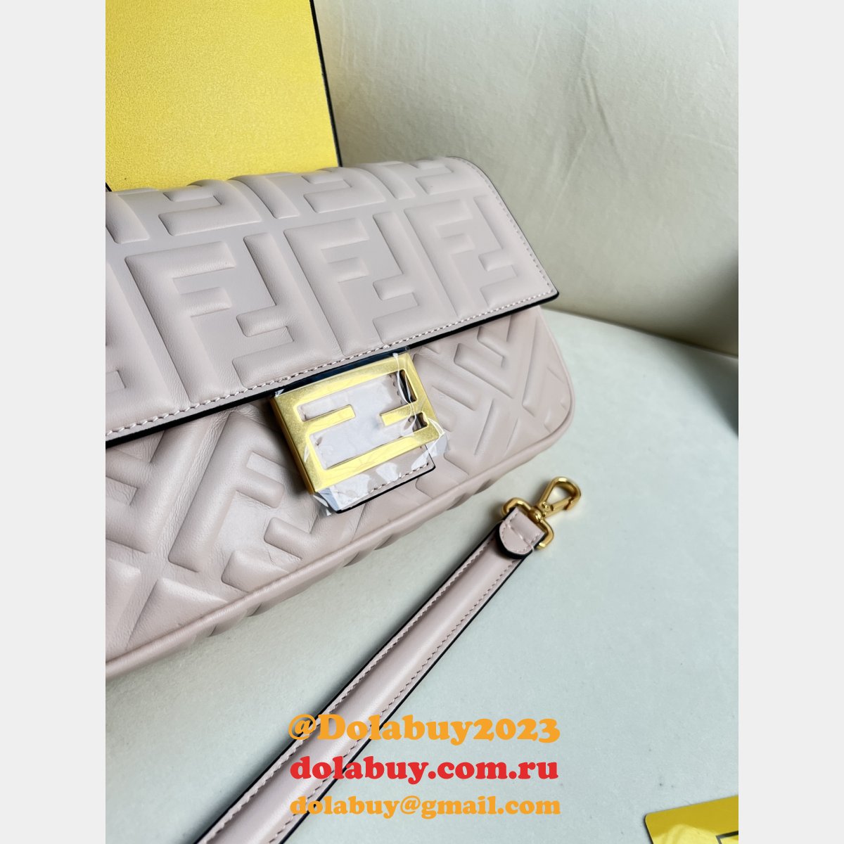 7 Star fendi Iconic Baguette Medium bag 211