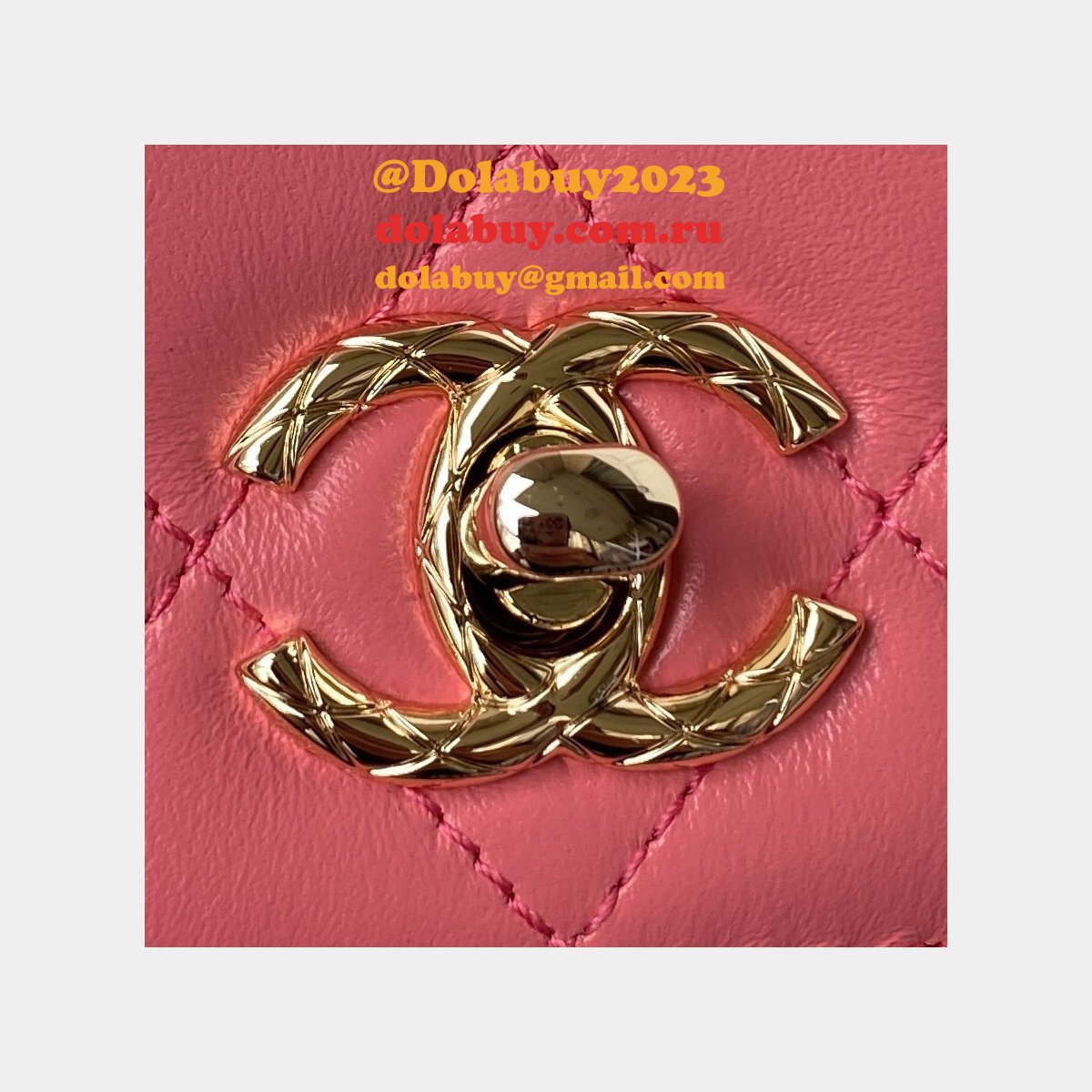 Good Replica Woc A80982 Wallet on Chain Lambskin & Gold-Tone Metal